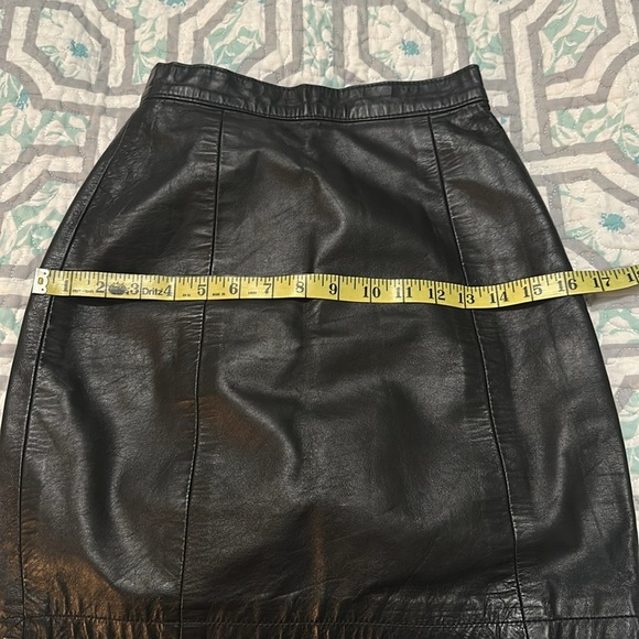 WILSON LEATHER Black Leather Mini Pencil Skirt Lined Back Zip Closure Size 4 - Picture 8 of 8